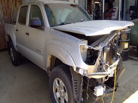2008 TOYOTA TACOMA, SILVER, SR5, CREW CAB, 4.0L, AT, 4WD.  Z25078